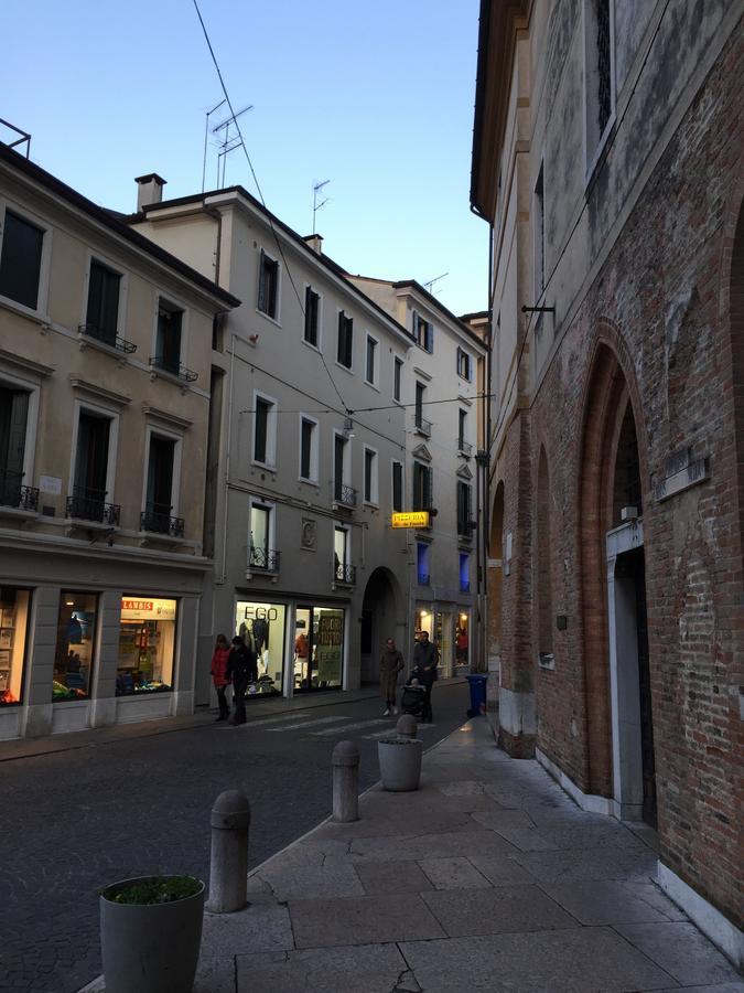 Portico Oscuro Deluxe Apartment - Centro Citta Treviso Exteriör bild