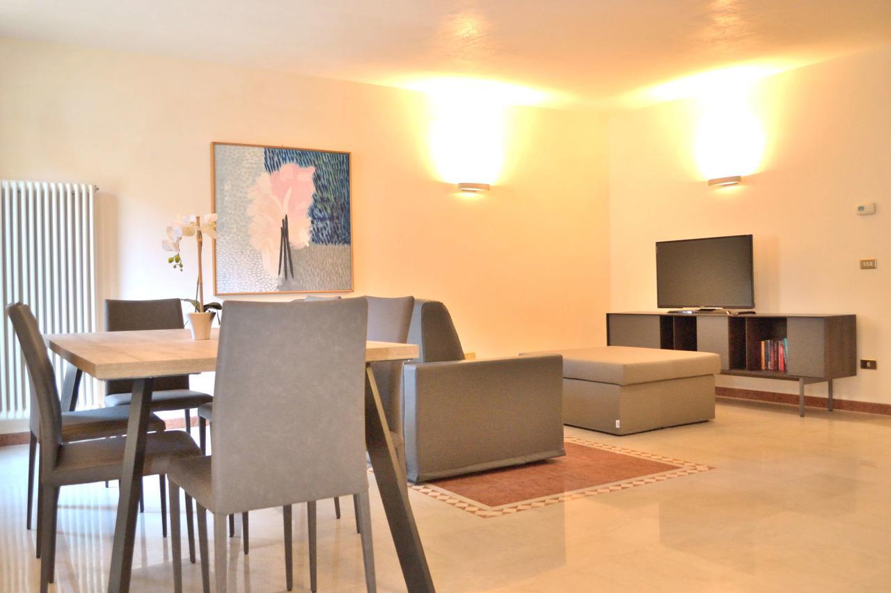 Portico Oscuro Deluxe Apartment - Centro Citta Treviso Exteriör bild