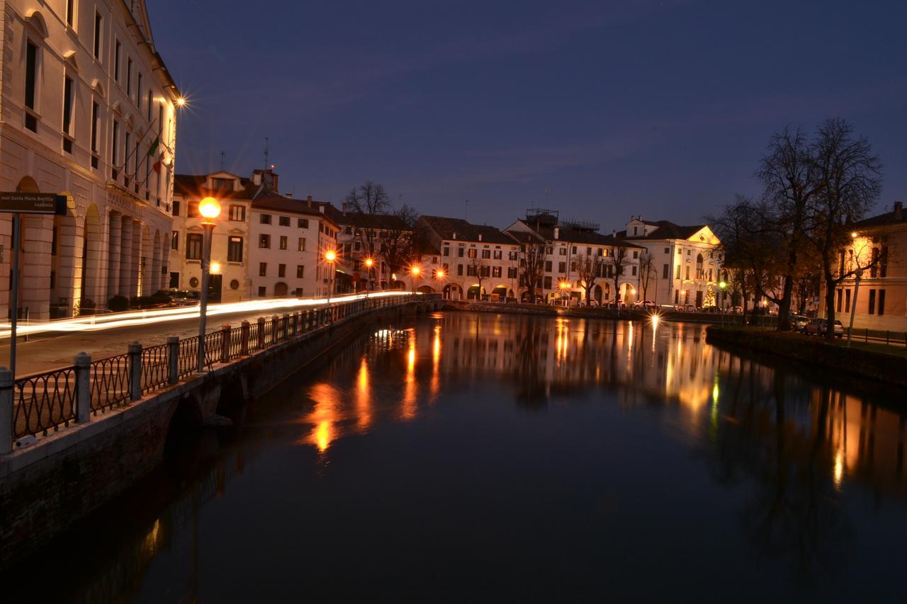 Portico Oscuro Deluxe Apartment - Centro Citta Treviso Exteriör bild