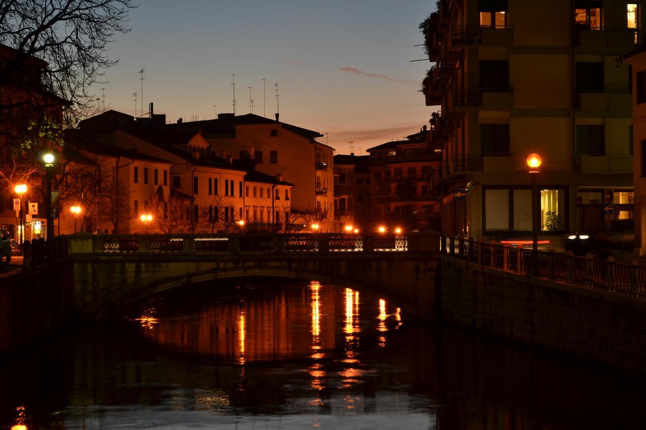 Portico Oscuro Deluxe Apartment - Centro Citta Treviso Exteriör bild