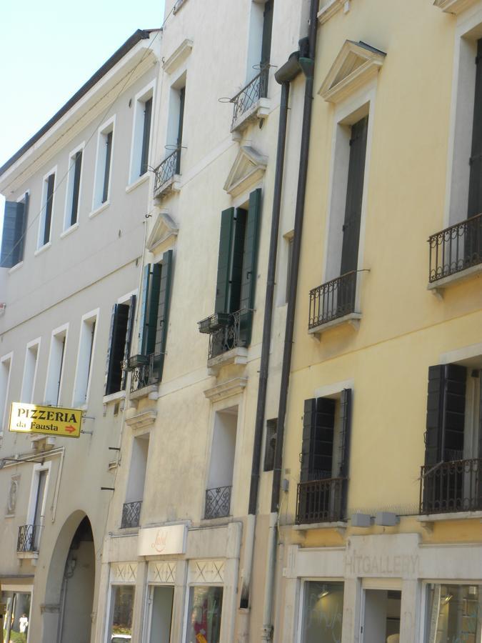 Portico Oscuro Deluxe Apartment - Centro Citta Treviso Exteriör bild